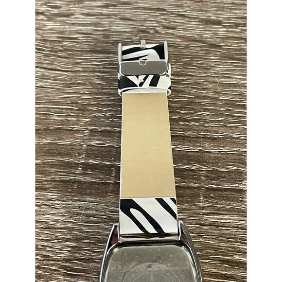 Mickey Mouse Disney Zebra Print Crystal Analog Women’s Petite Wrist Watch 8” - Picture 7 of 13
